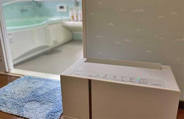 写真：お風呂の脱衣所に設置した衣類乾燥除湿器