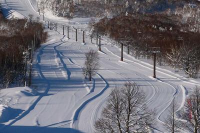 奥志賀高原スキー場　早朝の第一ゲレンデ
